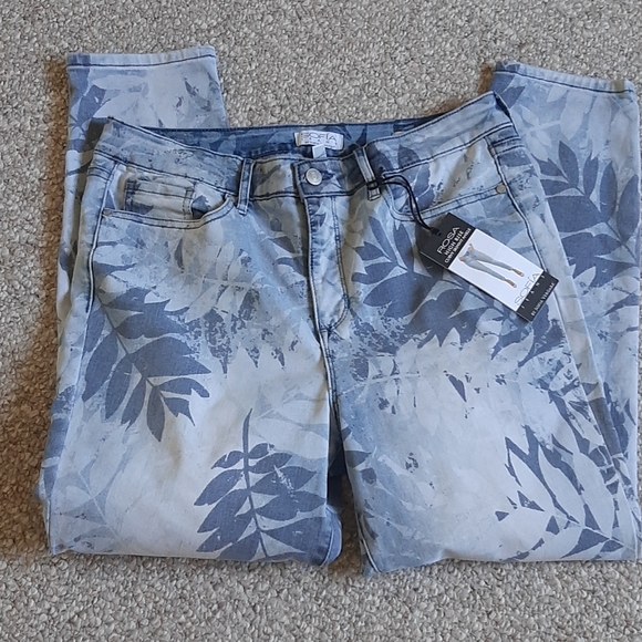 New Curvy High Waist Ankle Jeans - Picture 7 of 9